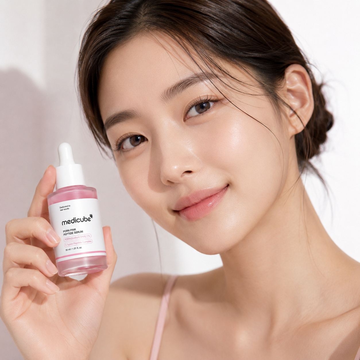 Medicube peptide serum: Luminosidad y firmeza en cada gota.