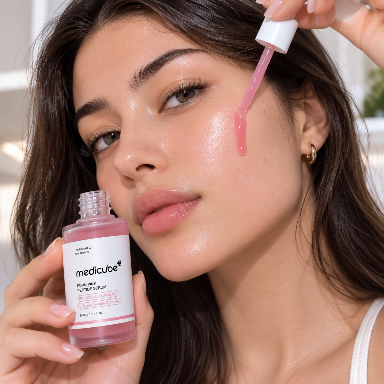 Medicube peptide serum: Luminosidad y firmeza en cada gota.